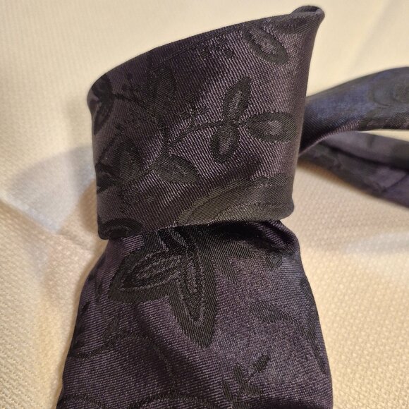 DOLCE & GABBANA Silk Tie - Picture 1 of 10